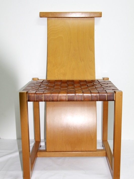 Alvar Aalto, Sillas de haya y asiento trenzado en cuero.