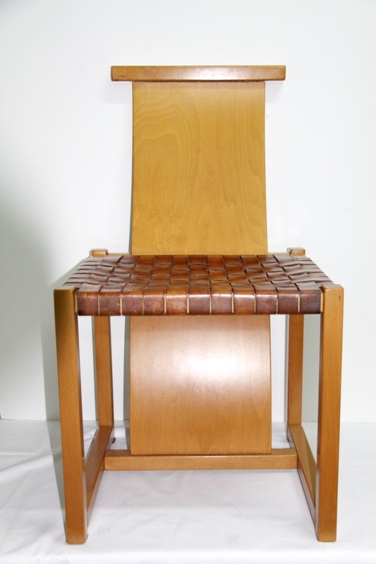 Alvar Aalto, Sillas de haya y asiento trenzado en cuero.