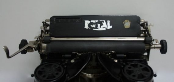 Máquina de escribir Royal 10