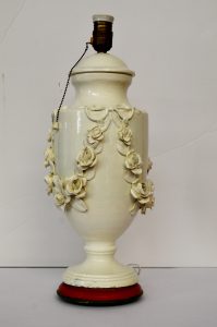 elegante lámpara de manises blanca