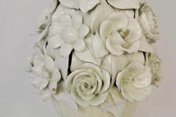 Lampara de manises blanca de flores pequeña