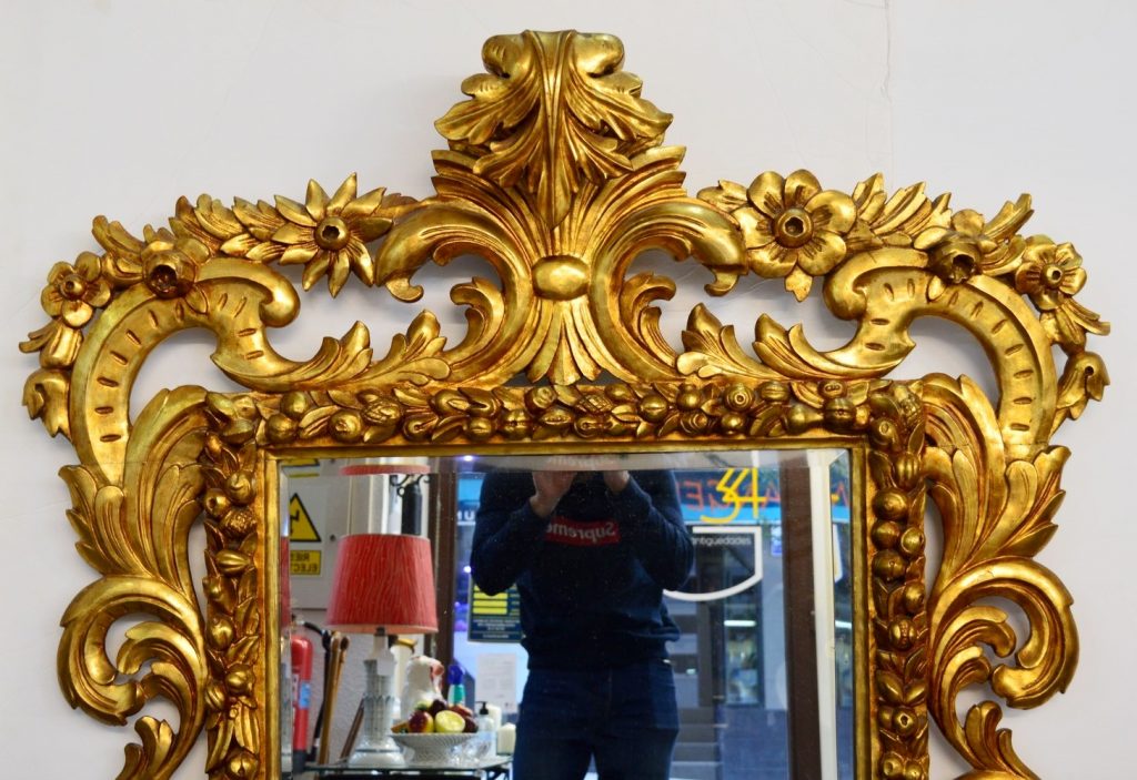Grande espejo dorado del siglo XIX